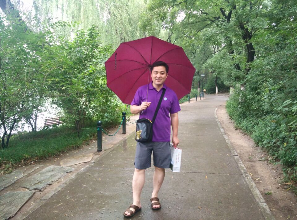 合肥一中教研组长,原地级巢湖市首届高中数学骨干教师,主编的校本教材
