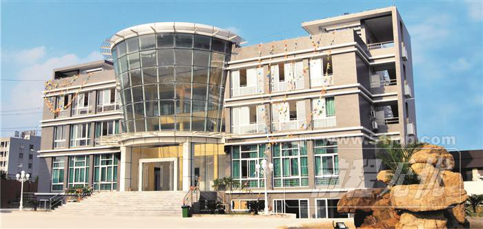 中传艺术国际学院(原广东文艺职业学院国标舞专业)2004 年专 业创办
